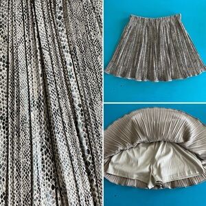 Snake print Pleated Skirt w shorts